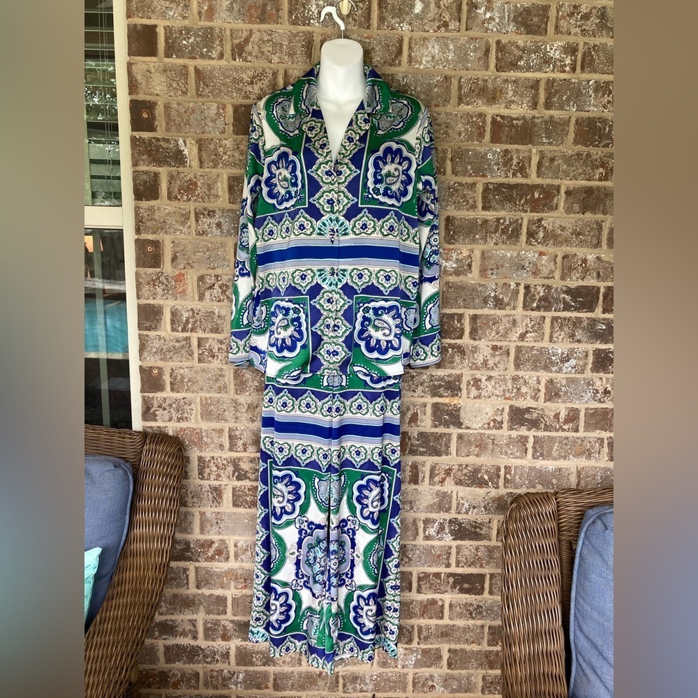 Cupcakes and cashmere blouse and matching pants size small